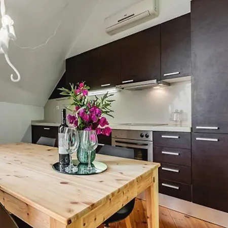 Downtown - Chiado & Me 2 * リスボン